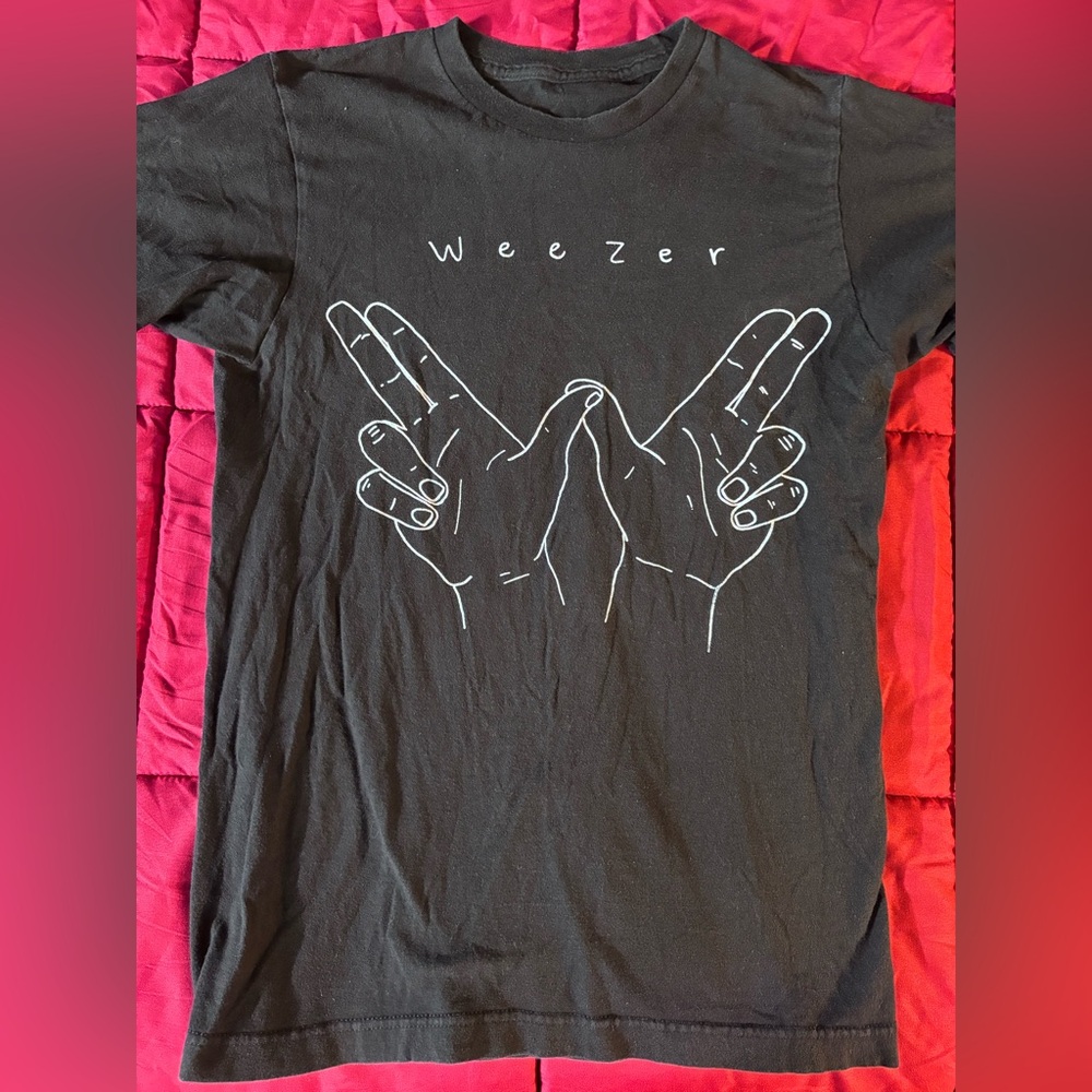 Weezer 2016 Concert TeeShirt. Size Medium. Black with Hands in W.